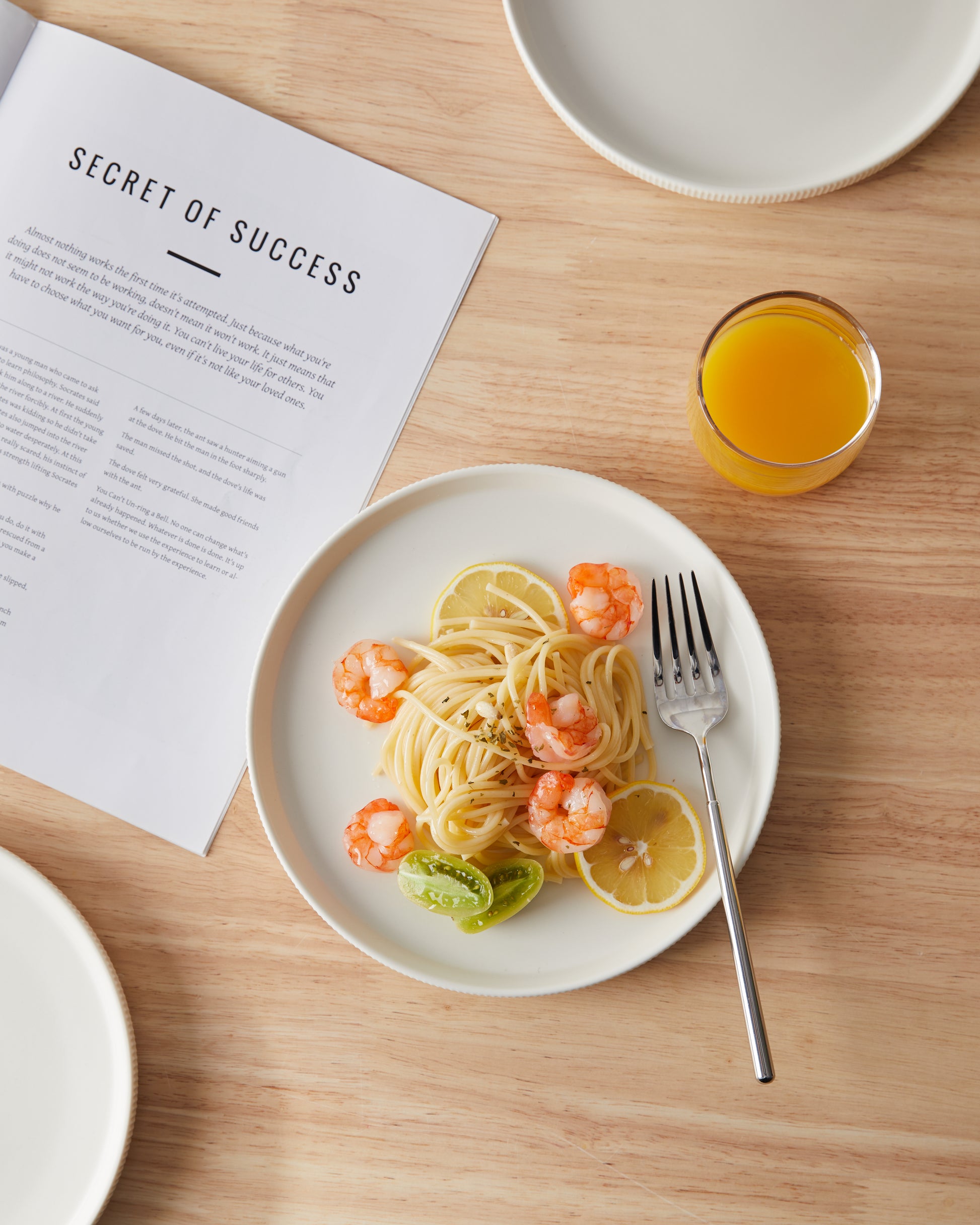 Juego de Platos de Cerámica 8.5/10 Pulgadas Set de 4 Piezas Blancasa para Comida Diaria y Eventos Apto para Microondas y Lavavajillas