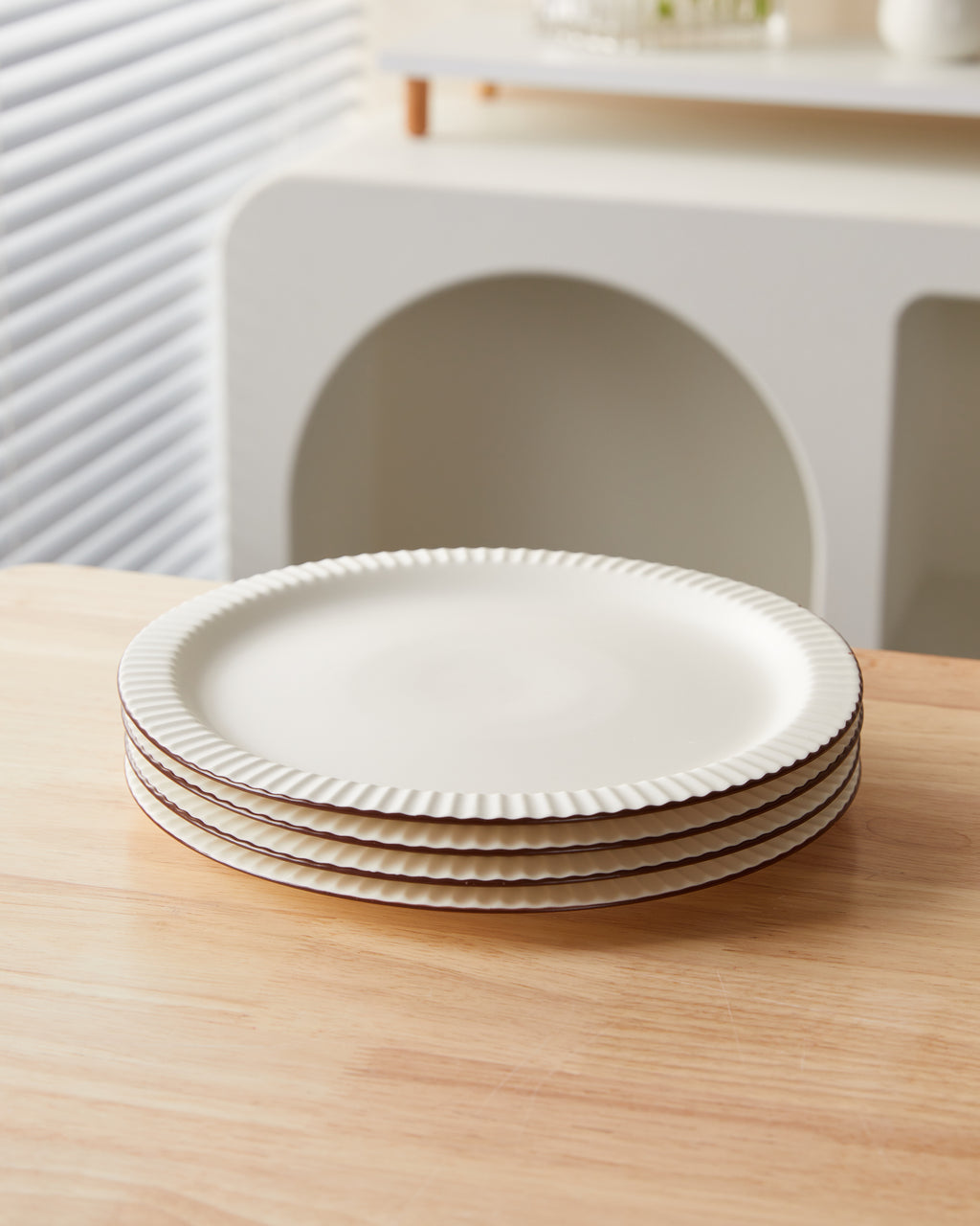 4 Platos de Cerámica de 8.5/10 Pulgadas Elegante Diseño Redondo Minimalista con Bordes Acanalados para Platos Principales Ensaladas y Postres 25,4 cm