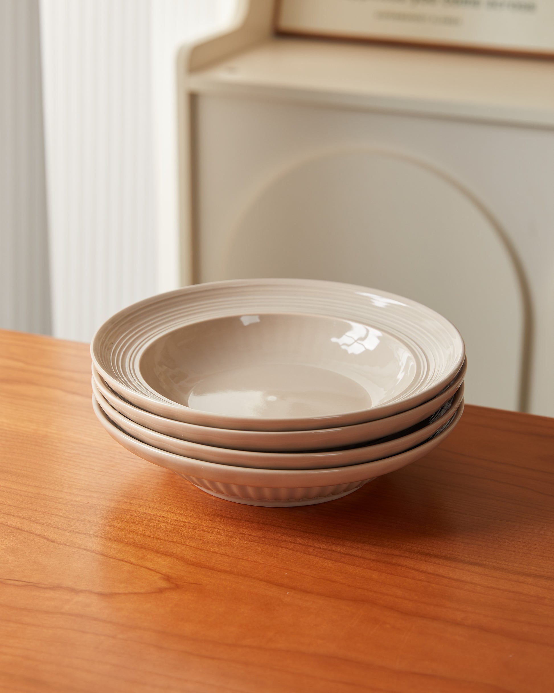 Platos de Sopa 8" en Set de 4 Piezas Cerámica Premium Diseño Clásico con Relieve Color Beige/Marron/Ideal para Mesas con Estilo Material Elegante y Suave