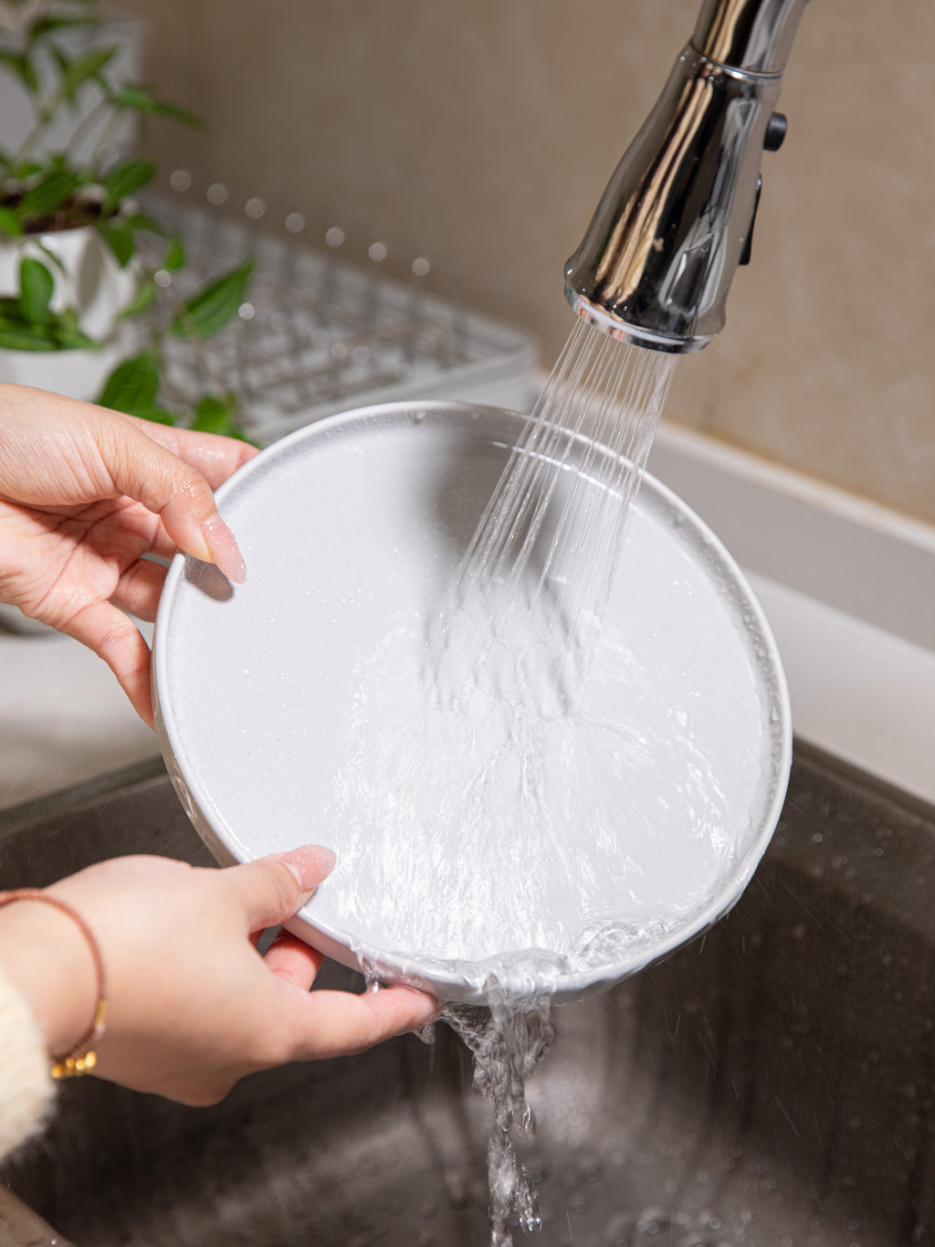 Juegos de 4 Platos de Cerámica 8.5/10pulgadas Flat Plate Glossy Gris Claro en Set de 4 Piezas Estilo Nórdico Minimalista Textura Lisa y Líneas Limpias para Elegancia en Tu Mesa