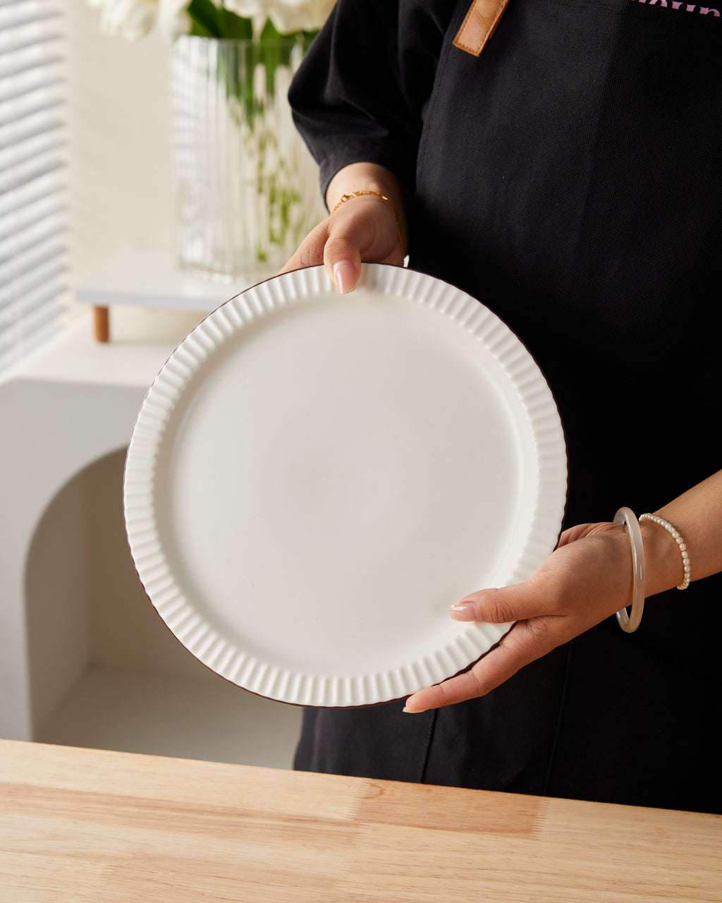 4 Platos de Cerámica de 8.5/10 Pulgadas Elegante Diseño Redondo Minimalista con Bordes Acanalados para Platos Principales Ensaladas y Postres 25,4 cm