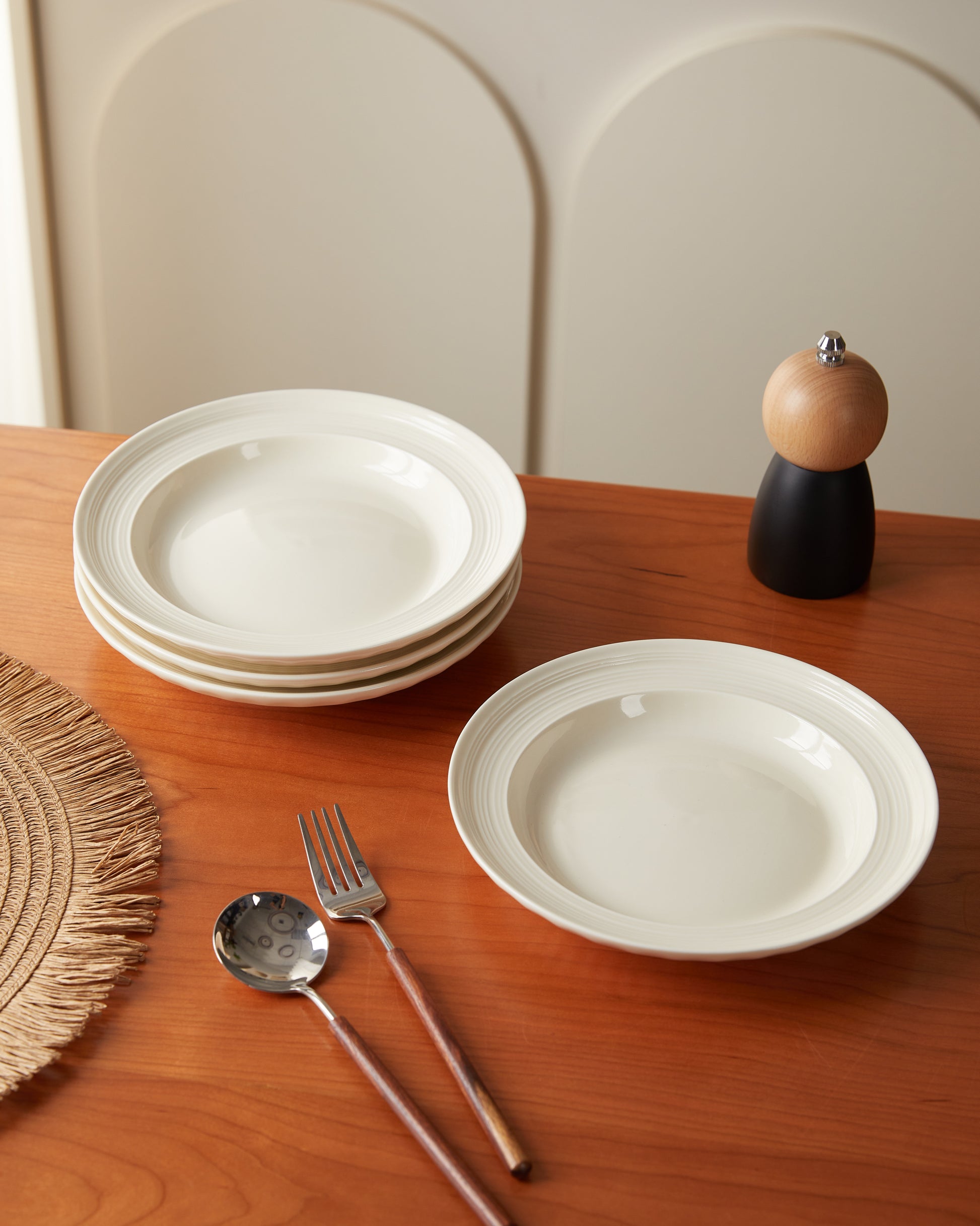 Platos de Sopa 8" en Set de 4 Piezas Cerámica de Alta Calidad Color Beige para Comidas Diarias y Especiales