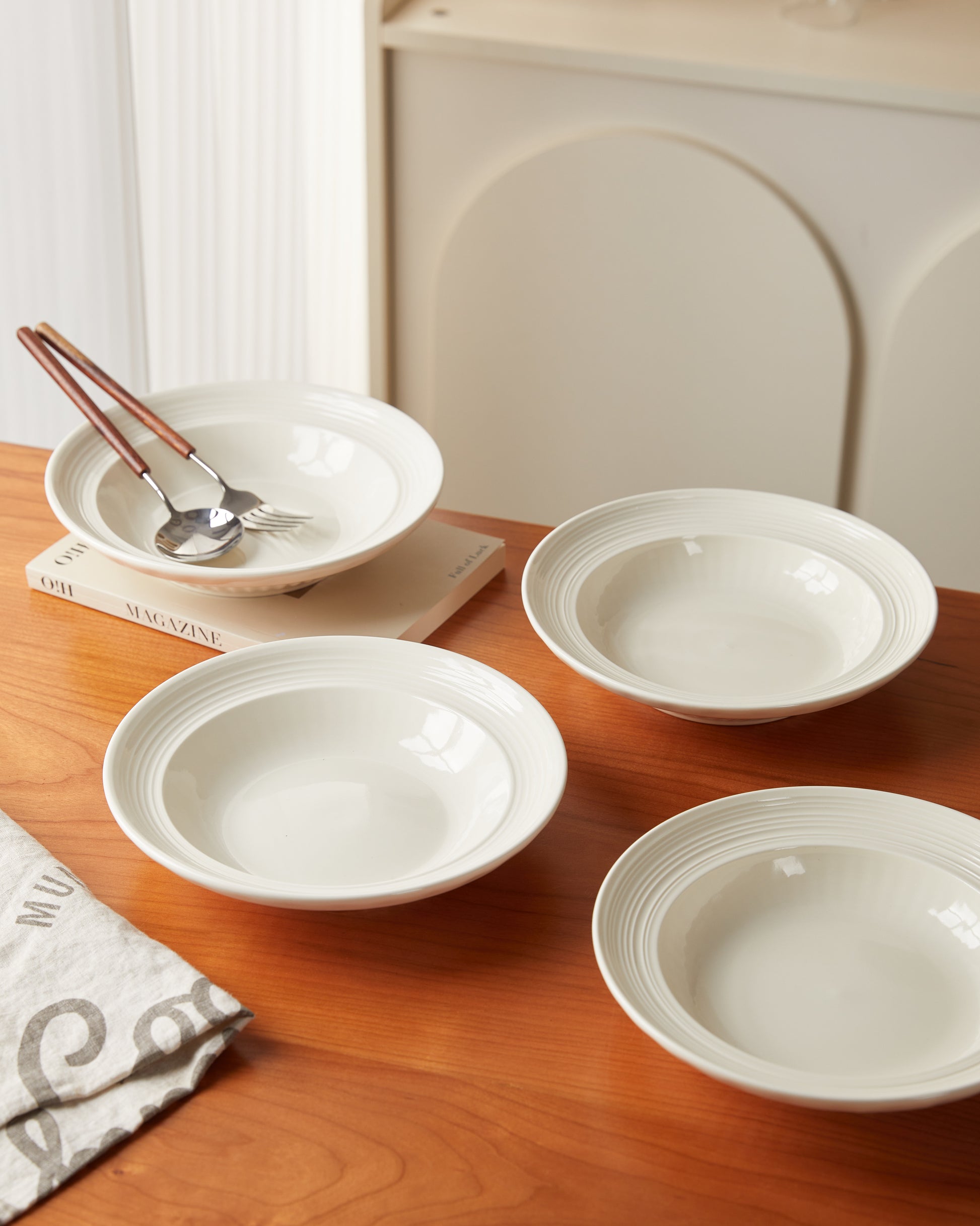 Platos de Sopa 8" en Set de 4 Piezas Cerámica Premium Diseño Clásico con Relieve Color Beige/Marron/Ideal para Mesas con Estilo Material Elegante y Suave
