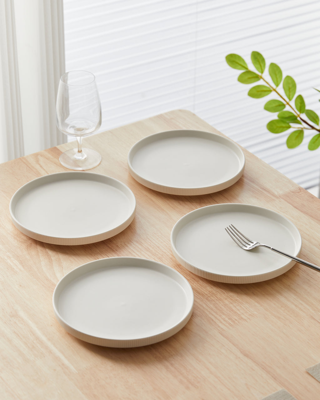 Juego de Platos de Cerámica 8.5/10 Pulgadas Set de 4 Piezas Blancasa para Comida Diaria y Eventos Apto para Microondas y Lavavajillas