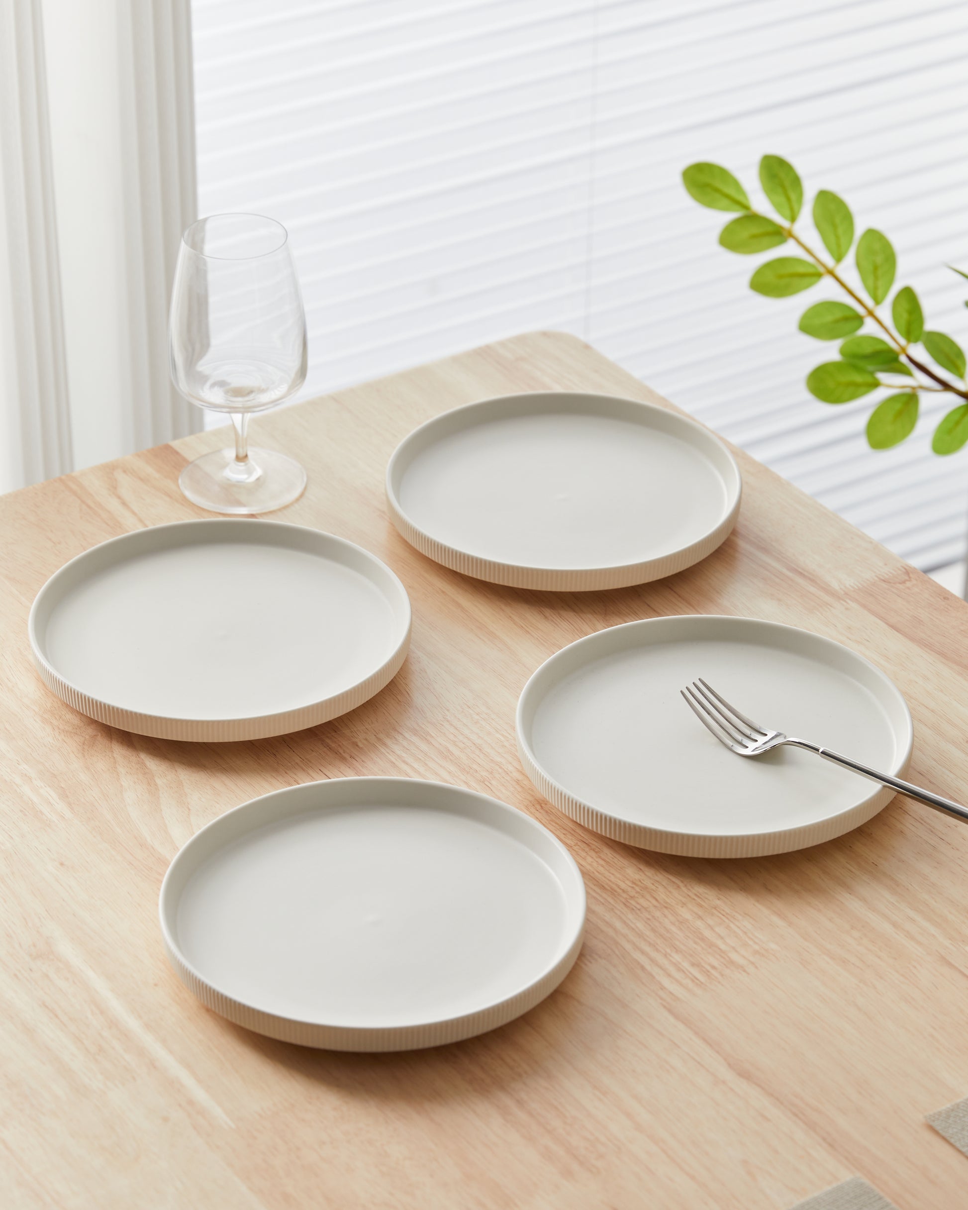 Juego de Platos de Cerámica 8.5/10 Pulgadas Set de 4 Piezas Blancasa para Comida Diaria y Eventos Apto para Microondas y Lavavajillas