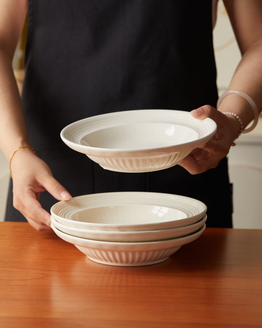 Platos de Sopa 8" en Set de 4 Piezas Cerámica Premium Diseño Clásico con Relieve Color Beige/Marron/Ideal para Mesas con Estilo Material Elegante y Suave