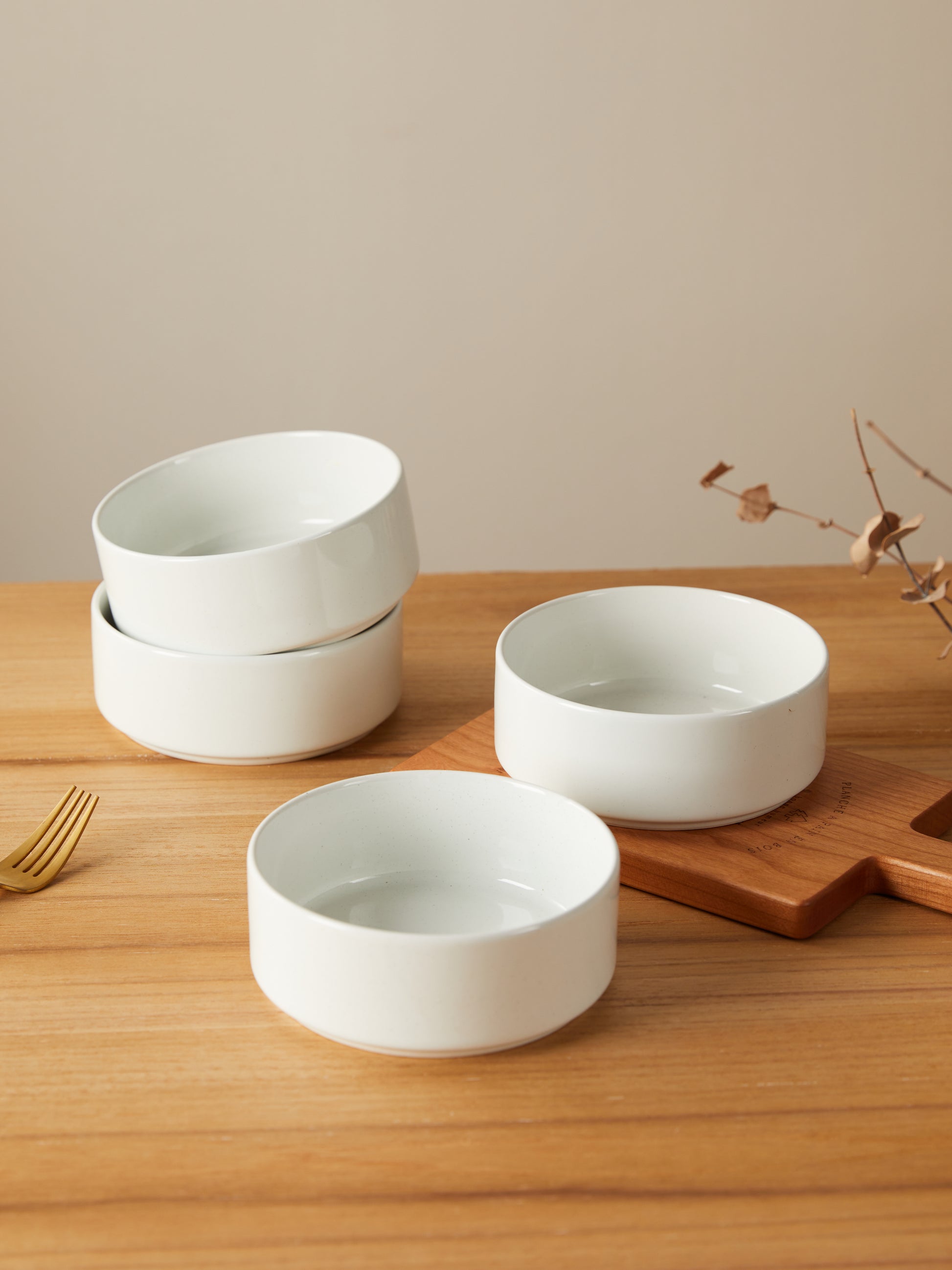 Tazón de Cerámica Gris/Blanco 5.5" en Set de 4 Piezas Versión Básica Diseño Minimalista y Elegante Hecho a Alta Temperatura Fuerte pero Delicado Acabado Suave y Brillante 14 cm Diámetro