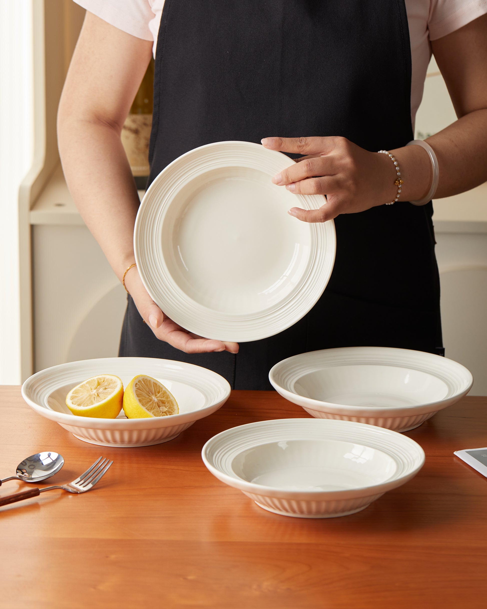 Platos de Sopa 8" en Set de 4 Piezas Cerámica Premium Diseño Clásico con Relieve Color Beige/Marron/Ideal para Mesas con Estilo Material Elegante y Suave