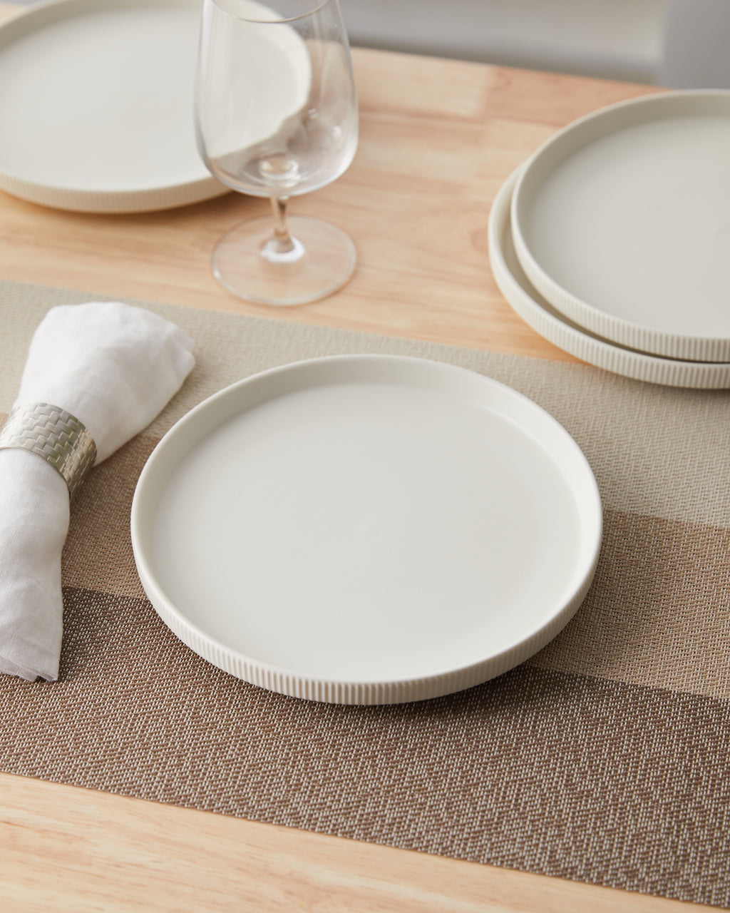 Juego de Platos de Cerámica 8.5/10 Pulgadas Set de 4 Piezas Blancasa para Comida Diaria y Eventos Apto para Microondas y Lavavajillas