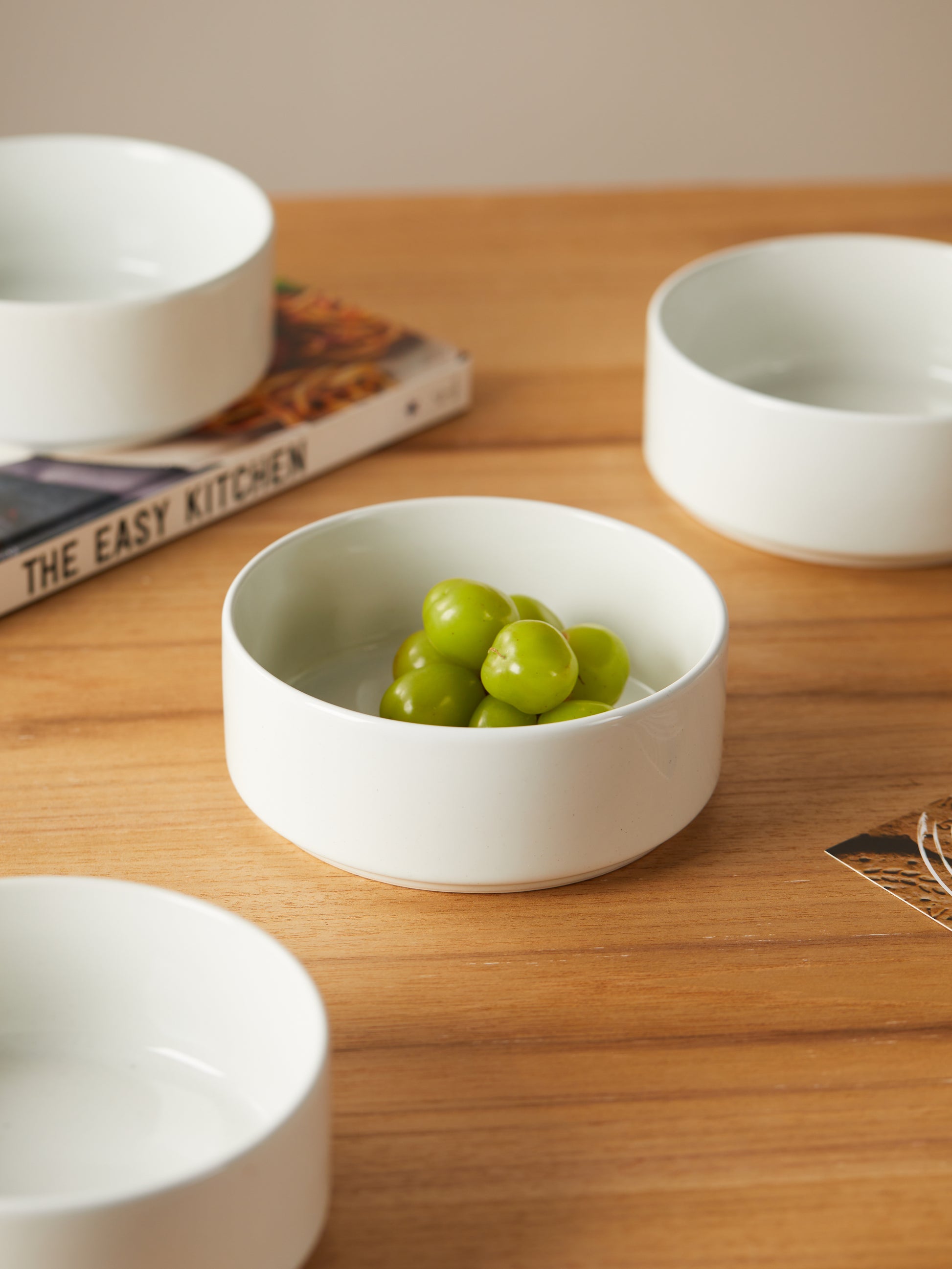 Tazón de Cerámica Gris/Blanco 5.5" en Set de 4 Piezas Versión Básica Diseño Minimalista y Elegante Hecho a Alta Temperatura Fuerte pero Delicado Acabado Suave y Brillante 14 cm Diámetro