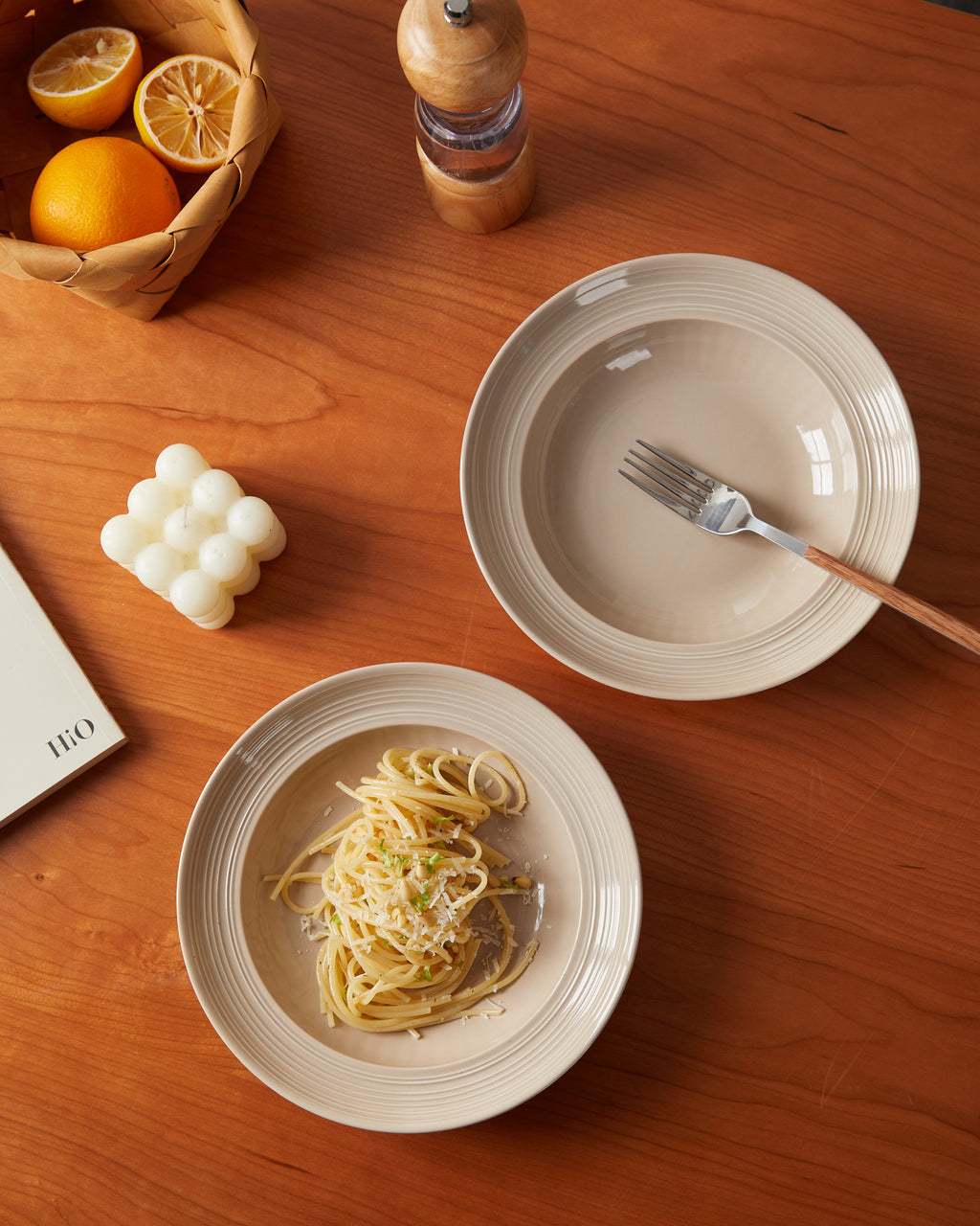 Platos de Sopa 8" en Set de 4 Piezas Cerámica Premium Diseño Clásico con Relieve Color Beige/Marron/Ideal para Mesas con Estilo Material Elegante y Suave