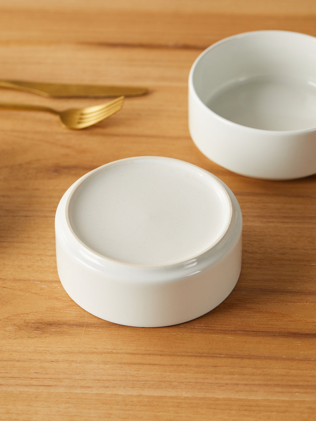 Tazón de Cerámica Gris/Blanco 5.5" en Set de 4 Piezas Versión Básica Diseño Minimalista y Elegante Hecho a Alta Temperatura Fuerte pero Delicado Acabado Suave y Brillante 14 cm Diámetro