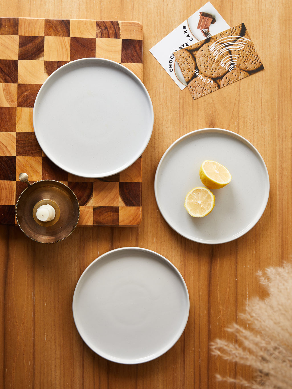 Juego de 4 Platos de Cerámica Nórdica 8.5" Esmaltados Beige Suave Resistente al Rayado para Comidas Familiares y Cenas Elegancia y Calidez en Cada Comida