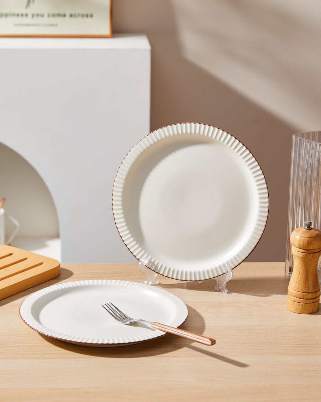 4 Platos de Cerámica de 8.5/10 Pulgadas Elegante Diseño Redondo Minimalista con Bordes Acanalados para Platos Principales Ensaladas y Postres 25,4 cm